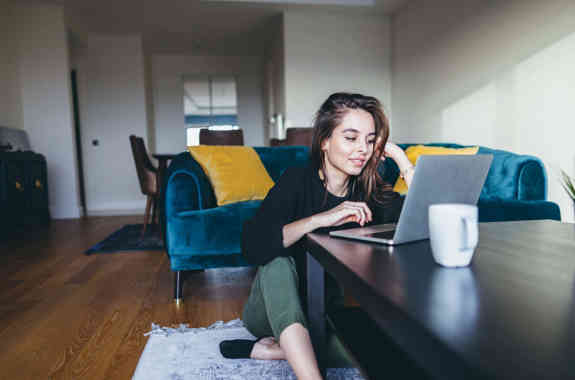 Giovane Socia Assemblea